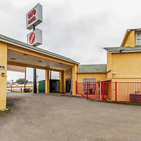 Oyo Hotel San Antonio Lackland Near Seaworld Екстериор снимка