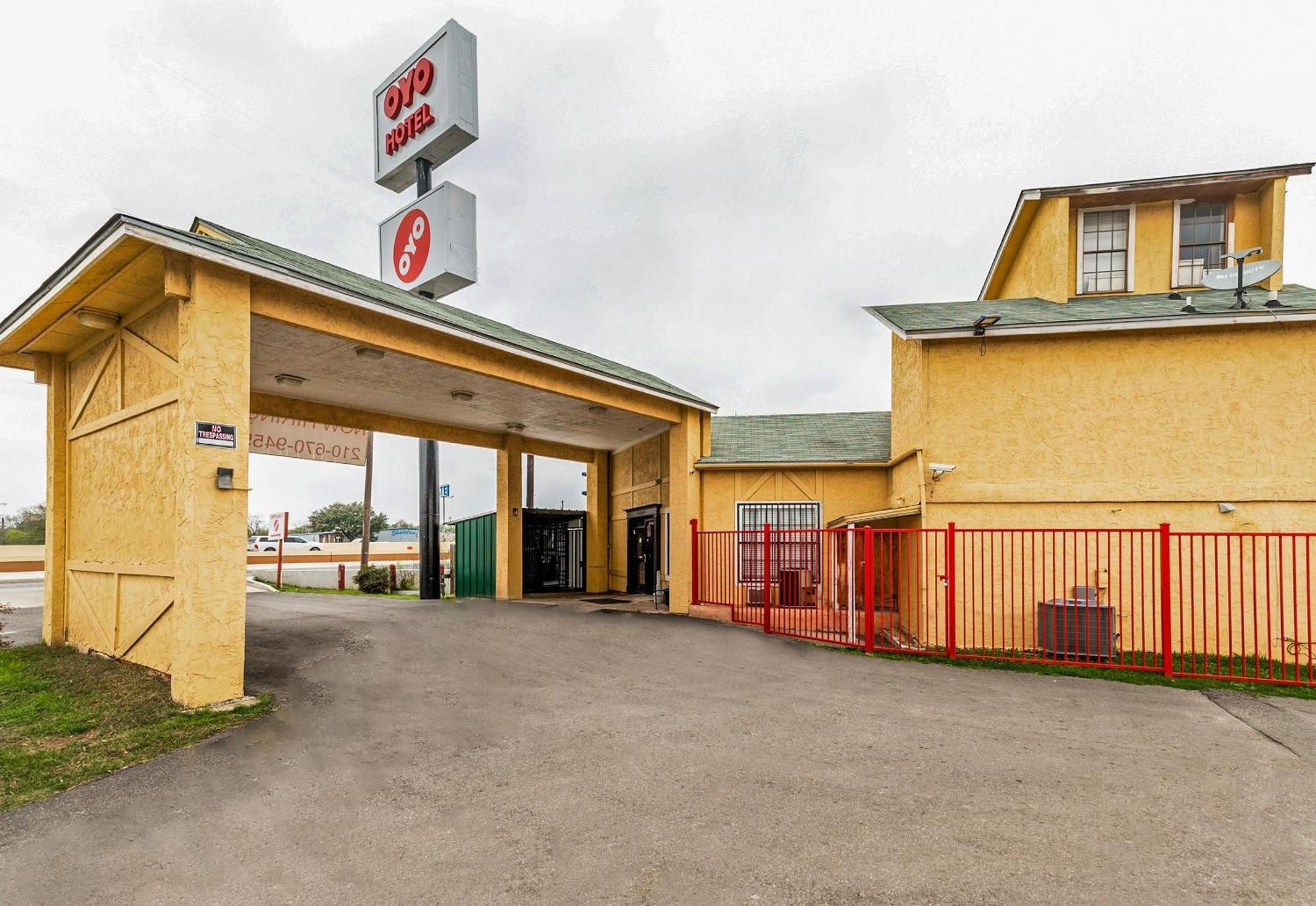 Oyo Hotel San Antonio Lackland Near Seaworld Екстериор снимка