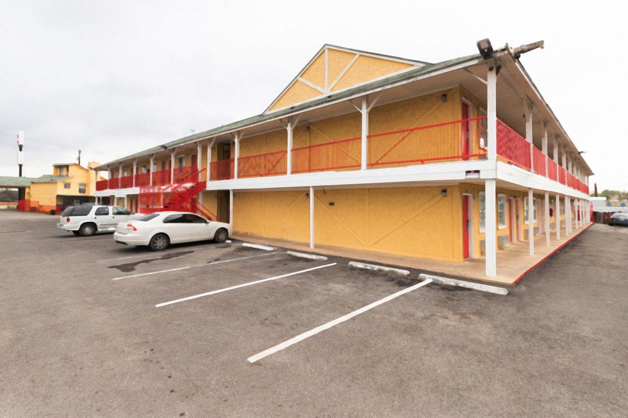 Oyo Hotel San Antonio Lackland Near Seaworld Екстериор снимка