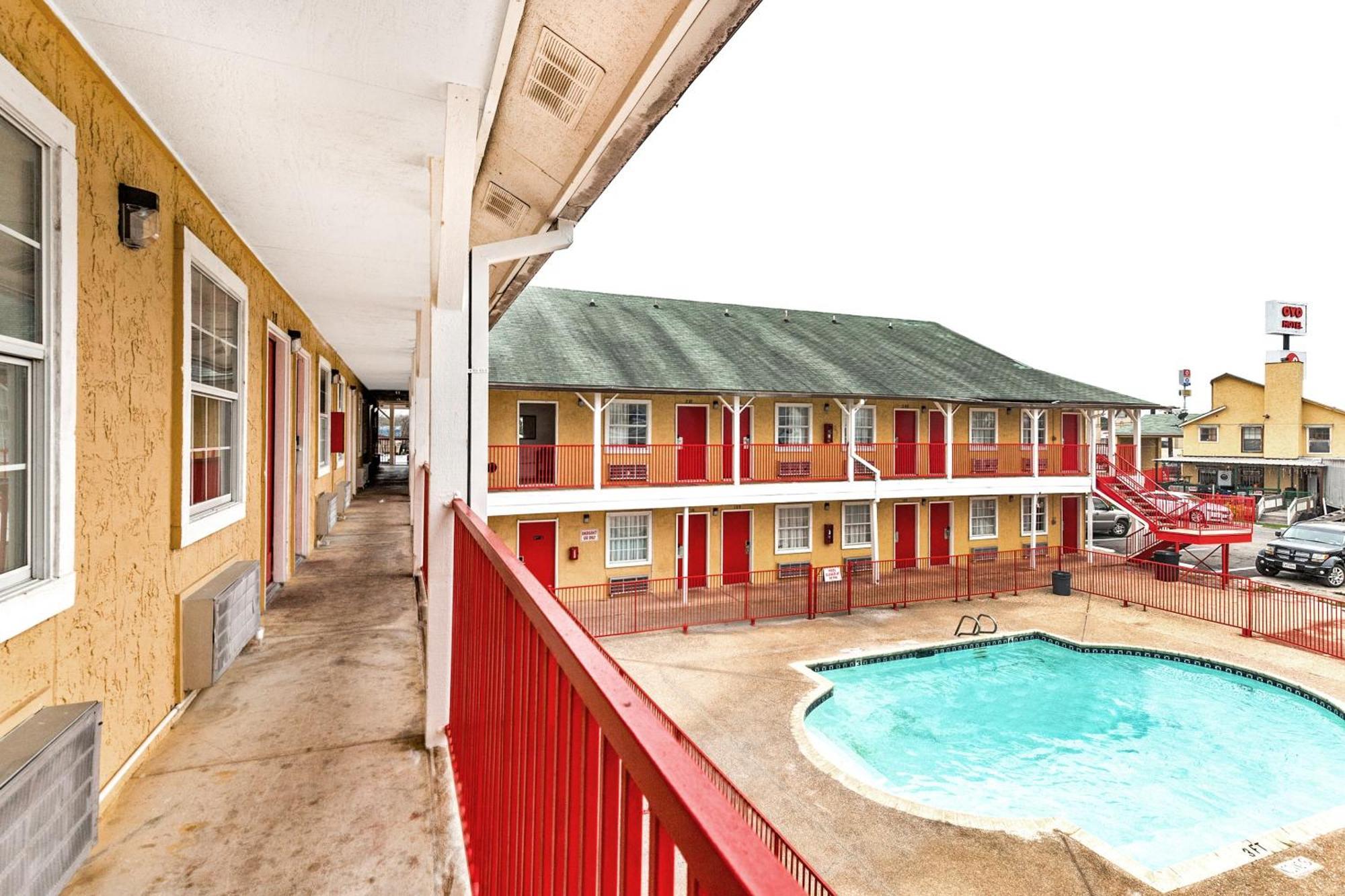 Oyo Hotel San Antonio Lackland Near Seaworld Екстериор снимка