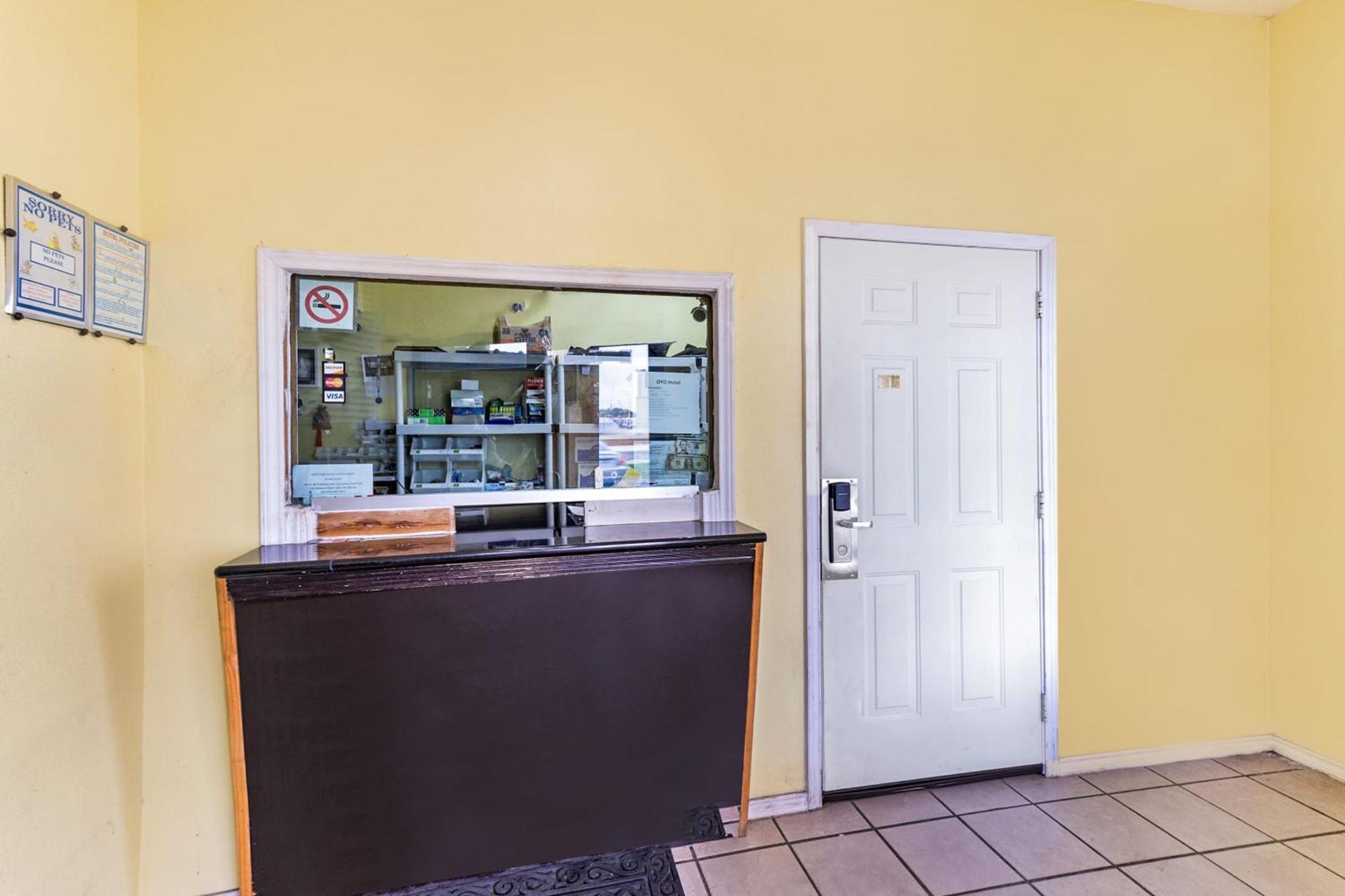 Oyo Hotel San Antonio Lackland Near Seaworld Екстериор снимка