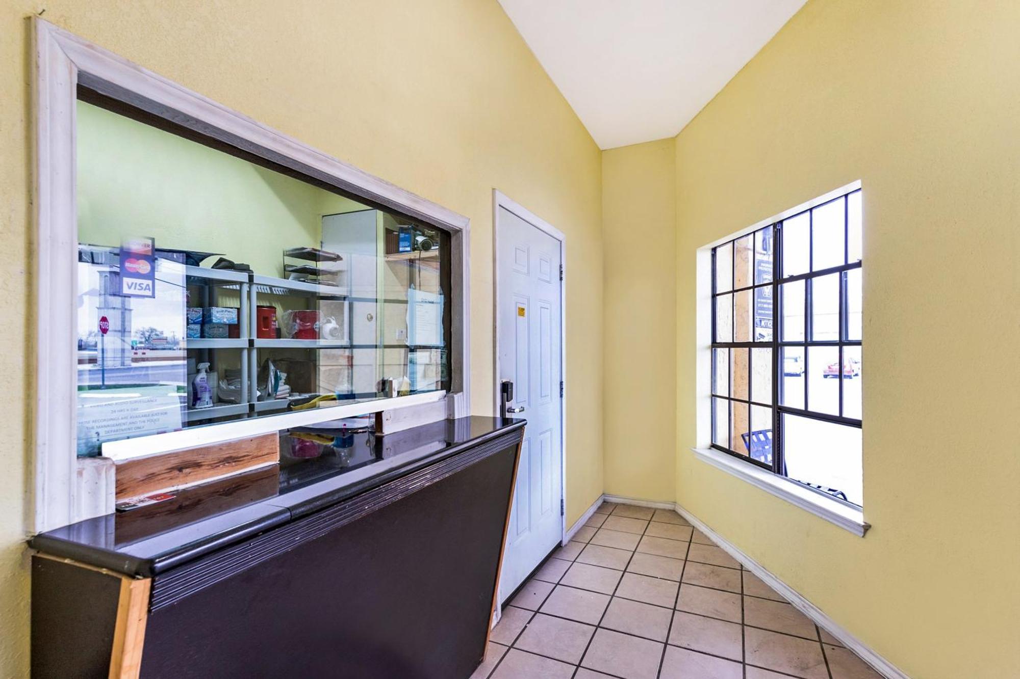 Oyo Hotel San Antonio Lackland Near Seaworld Екстериор снимка