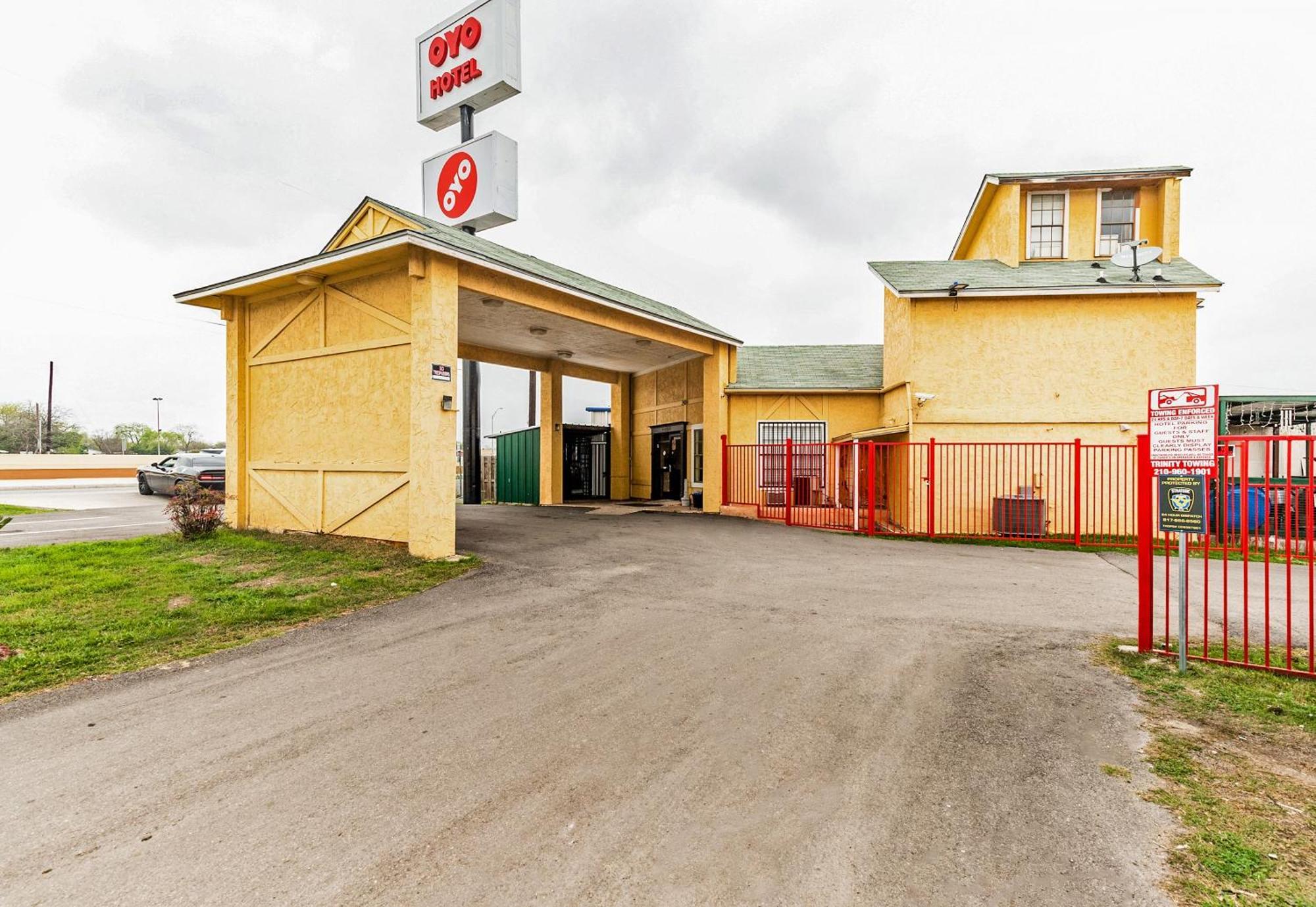 Oyo Hotel San Antonio Lackland Near Seaworld Екстериор снимка