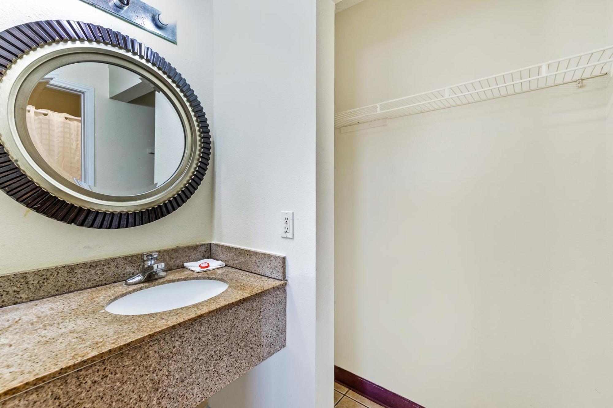Oyo Hotel San Antonio Lackland Near Seaworld Екстериор снимка